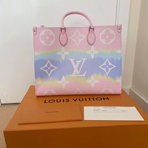 Hard to find brand new Escale Onthego GM Pastel.💗